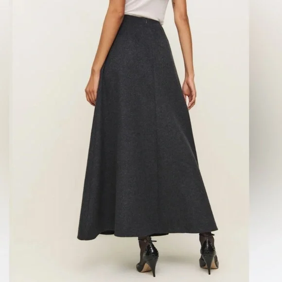 Reformation Lucy skirt in Charcoal - Picture 3 of 6